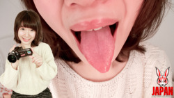 【素人娘シリーズ】素人娘みきちゃんのピンクの舌と狭めの口内自撮り